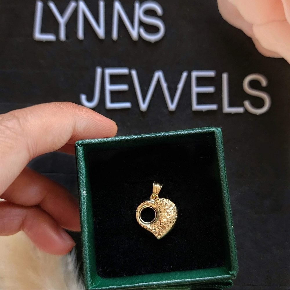 18K Real Saudi Gold Monaca Style Pendant